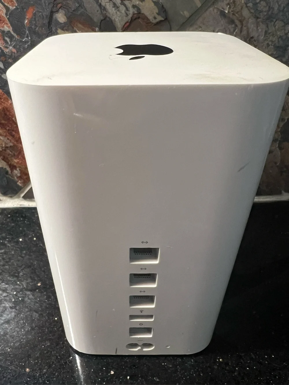 Apple White Tower Wireless Router with Apple Logo